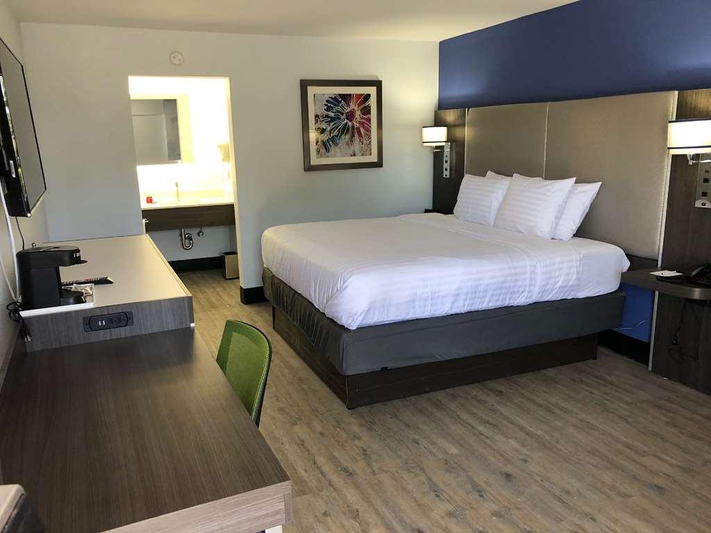 Canterbury Village & 3*